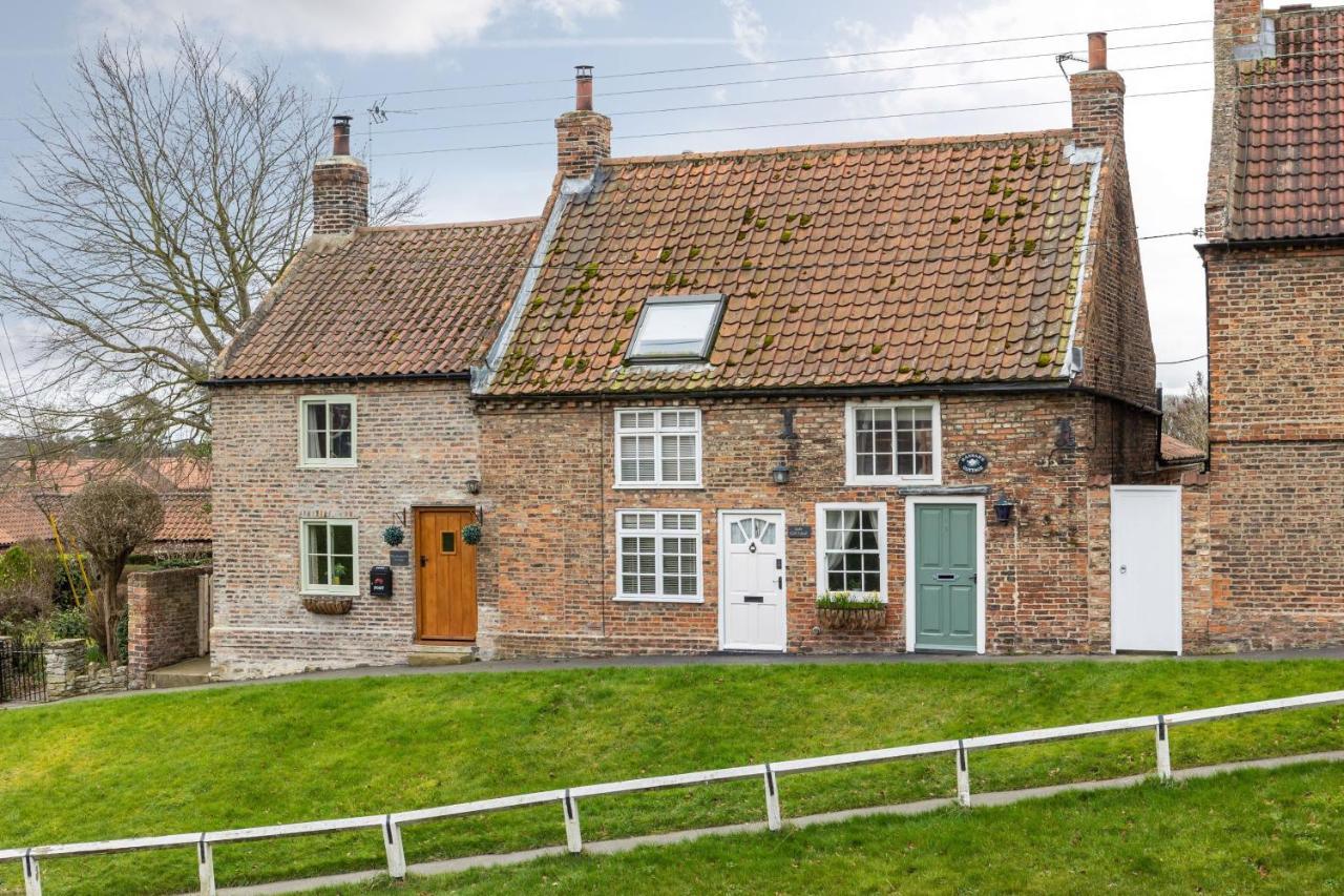 Quaint Cottage In The Heart Of North Yorkshire Village - Pet Friendly Free Stillington Exterior photo